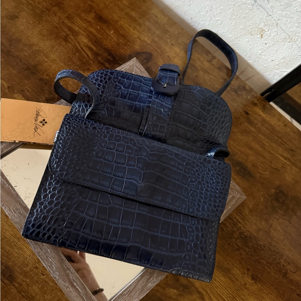 Patricia Nash Distressed Vintage Navy Crocodile Embossed Bag - Picture 3 of 4